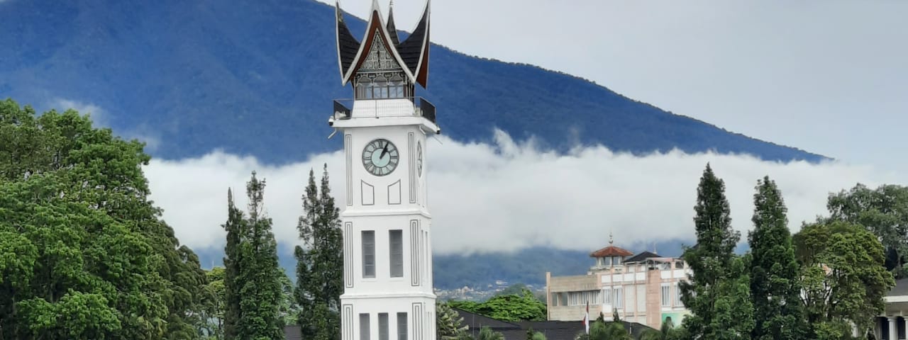 Pamandangan Jam Gadang dari Ateh Pasa Ateh