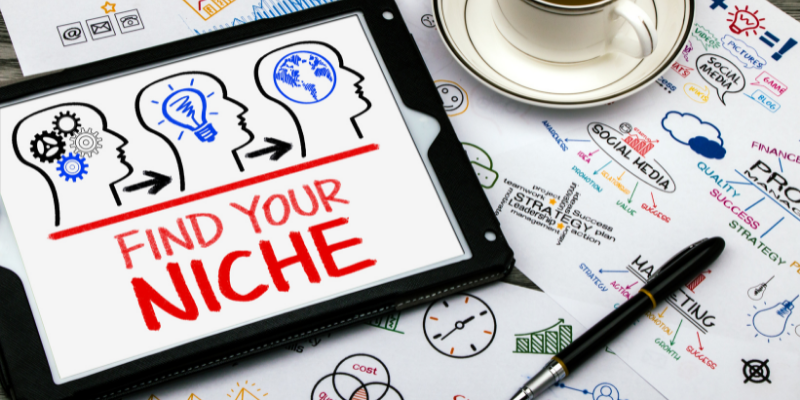 Laptop with “find your niche” on a table — My Easy Niche Selection System (for Beginners)