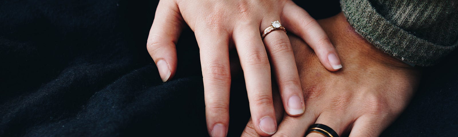 couples hands with wedding rings