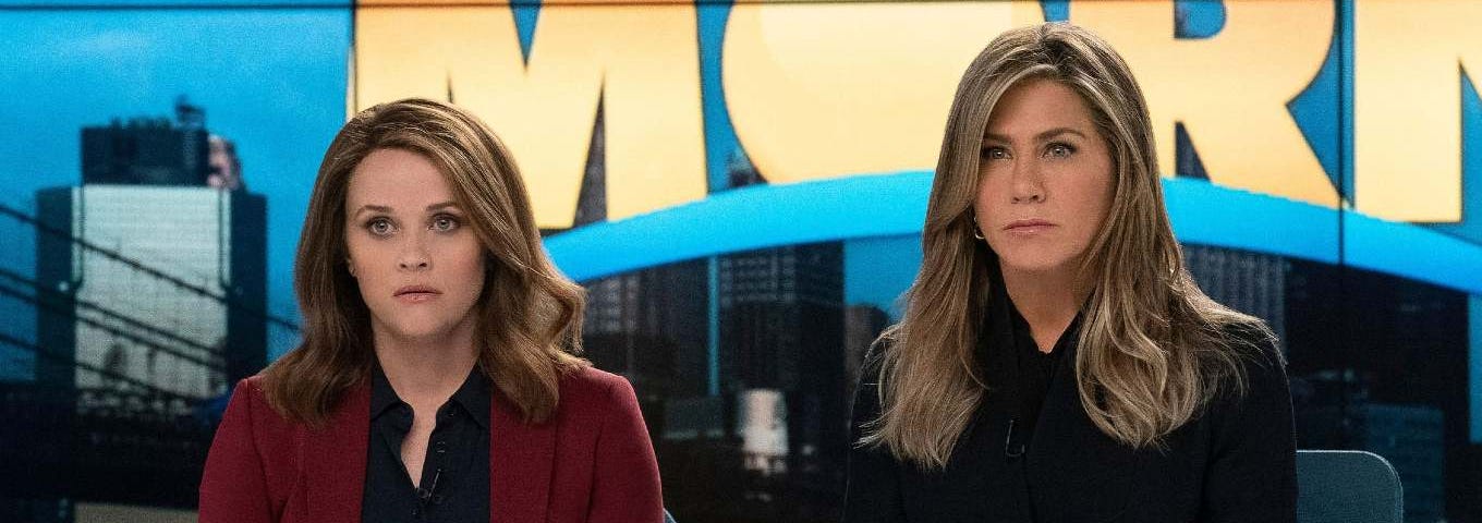 Reese Witherspoon e Jennifer Aniston , em cena da série The Morning Show (Apple TV+) Reviews On Time