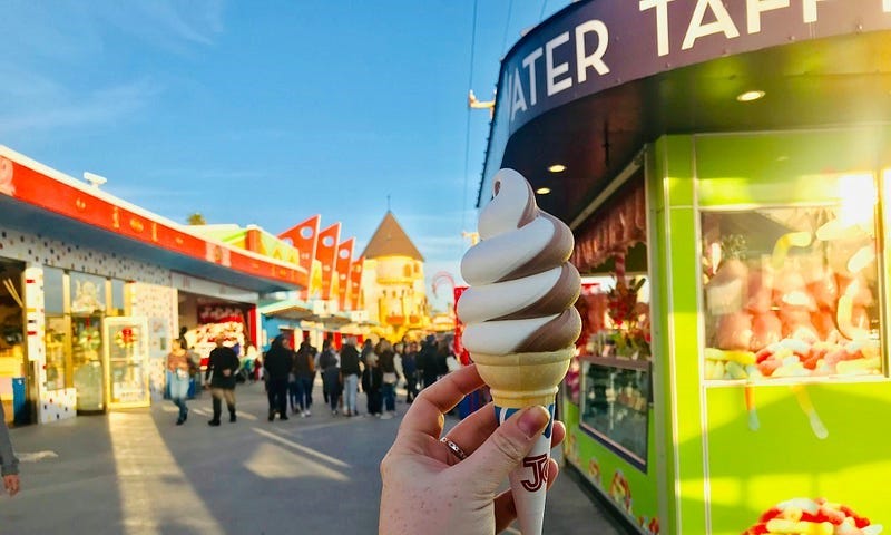 Picture of food stand on the boardwalk.