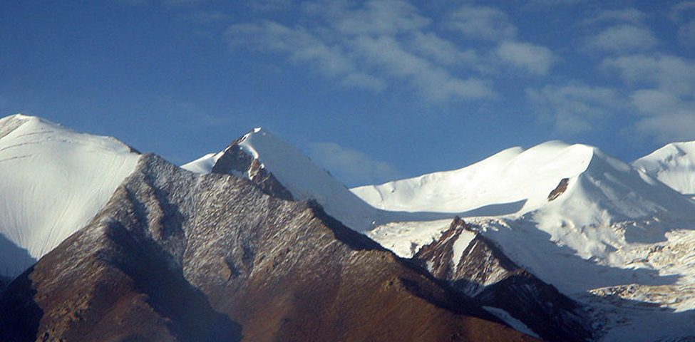 Description Tanggula Mountains in Qinghai Province, southern China, Author Taken by Fanghong, this file is licensed under the Creative Commons Attribution-Share Alike 3.0 Unported license. File:TanggulaShan.jpg — Wikimedia Commons