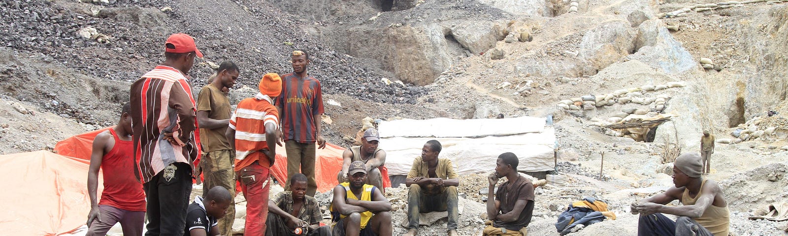Artisanal miners sit outside a cobalt mine-pit in Tulwizembe, Katanga province, Democratic Republic of Congo, November 25, 2015. Photo by Kenny Katombe/Reuters