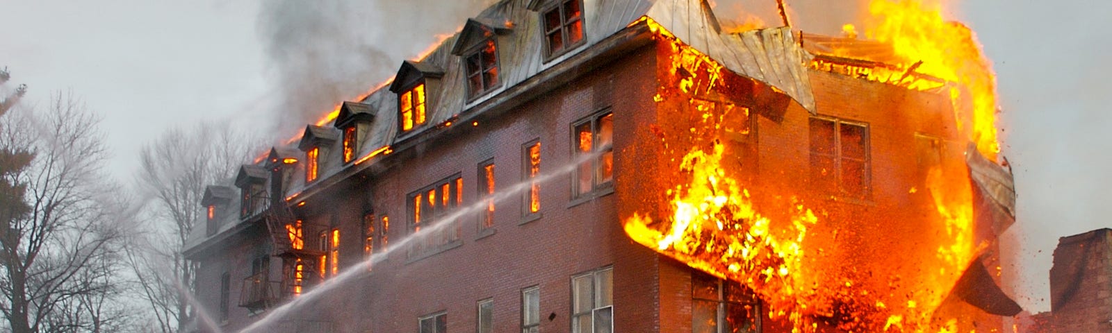 Fire consuming an abandoned building