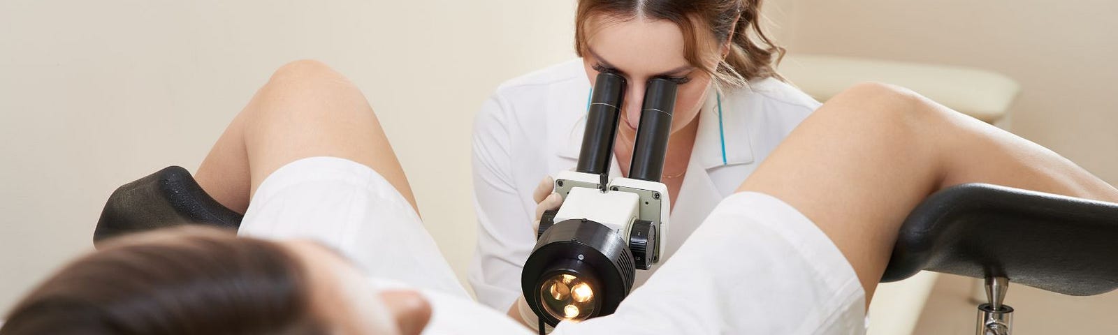 a female doctor examines a patients vagina