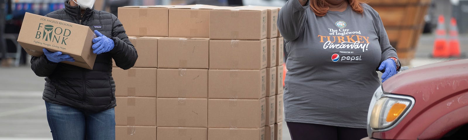 Volunteers at an annual Thanksgiving turkey giveaway, Inglewood, California, November 23, 2020. Photo by Mike Blake/Reuters