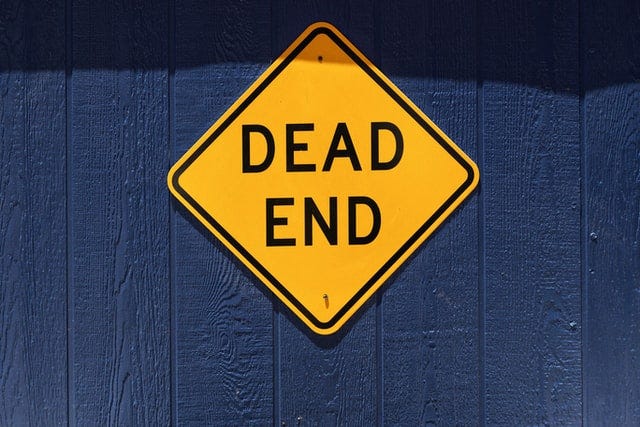 A yellow traffic sign that says dead end.