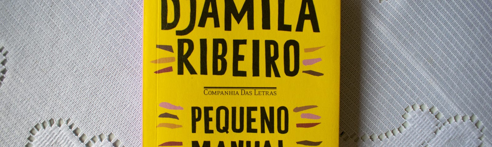 Capa do livro Pequeno Manual Antirracista, de Djamila Ribeiro