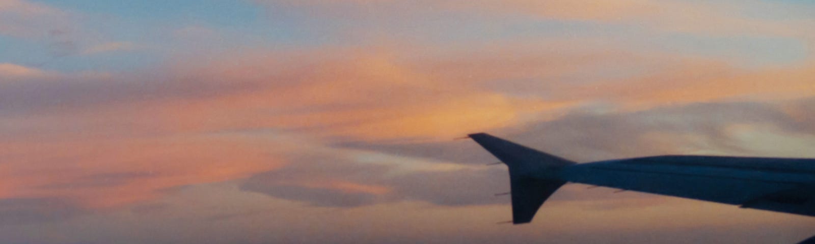 view from a plane‘s wing over sunset clouds | photography | © pockett dessert