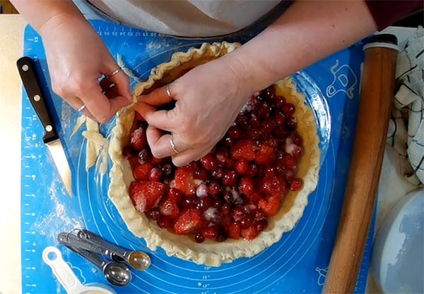 Constructing a pie crust for a fruit pie