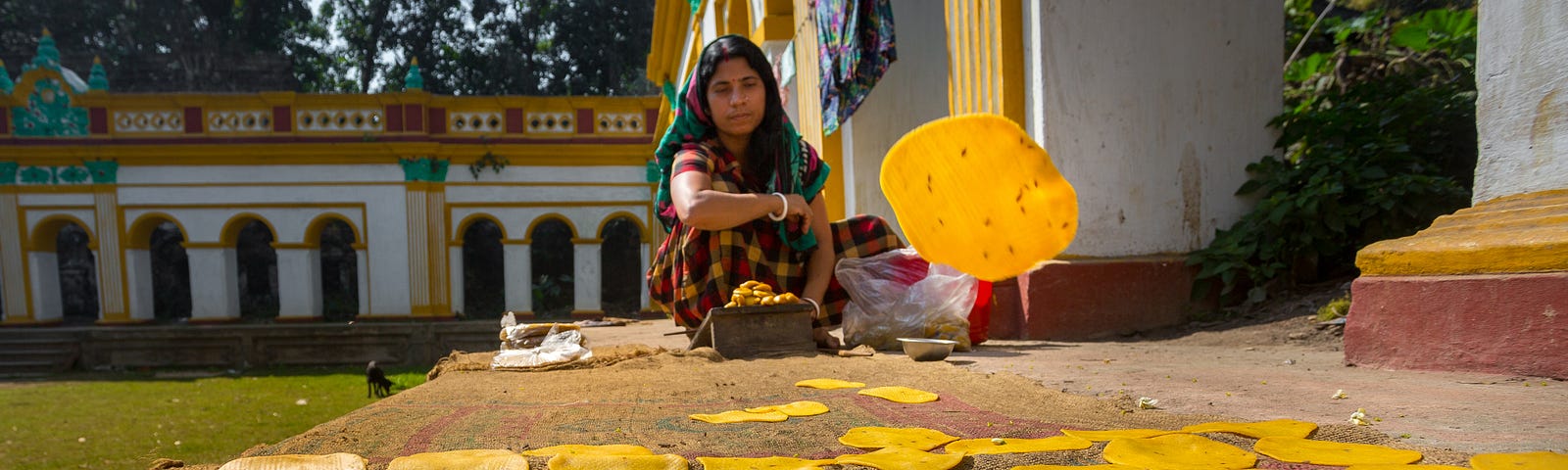A small business woman making handmade Pappor (deep-fried bread) at Dinajpur Palace, Dinajpur, Bangladesh. Photo: © Jahangir