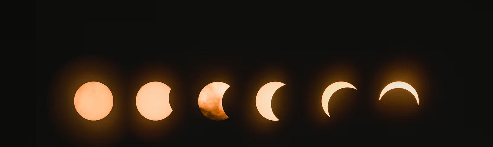 A picture of the different moon phases in a row