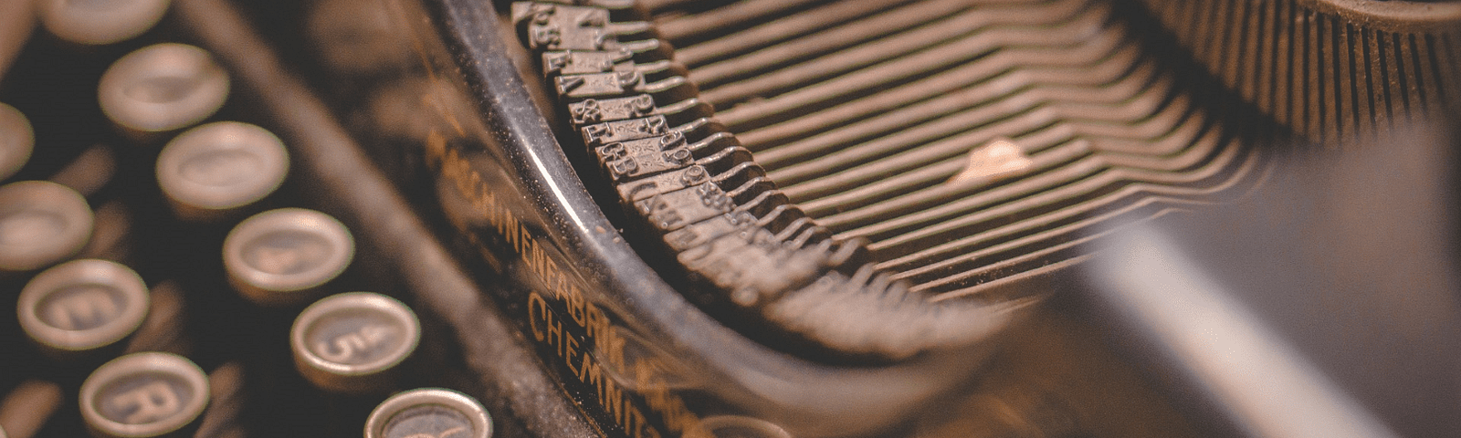 Vintage typewriter. Image credit: Iniesta44 on Pixabay.
