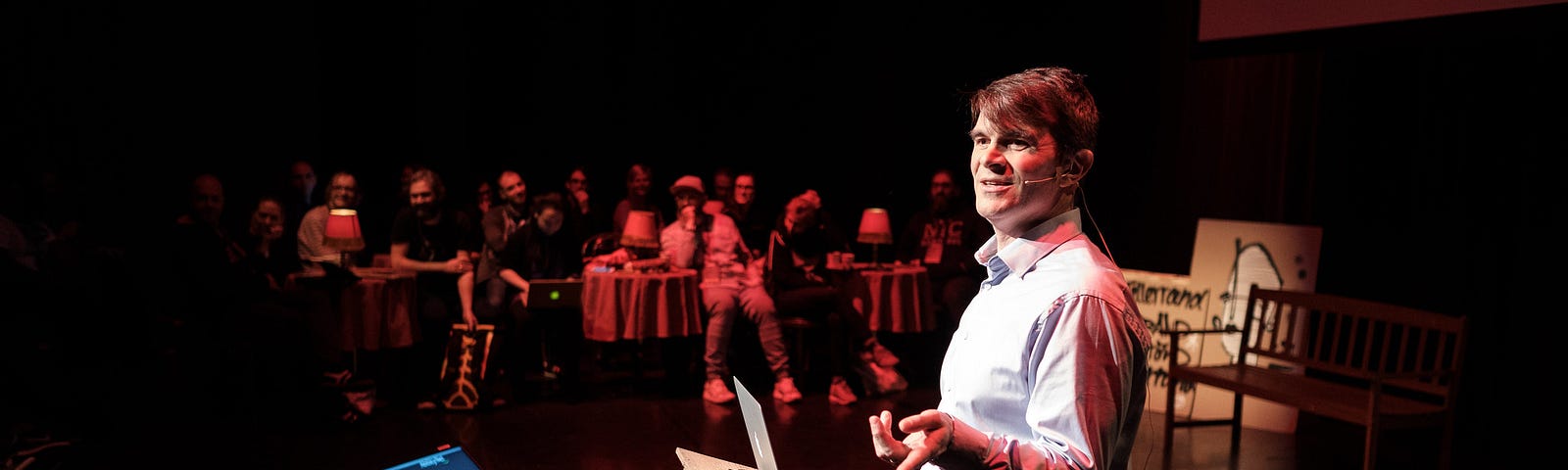 Robin Christopherson giving a talk at the beyond tellerrand conference in Berlin in 2017