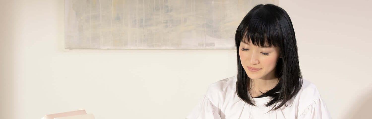 Marie Kondo writing out 15 life-changing quotes.