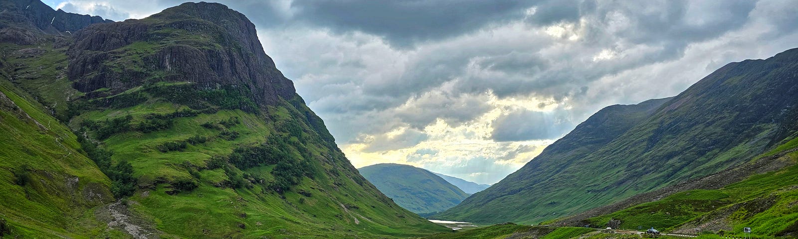 Breathtaking view of the Three Sisters valley in the Highlands.