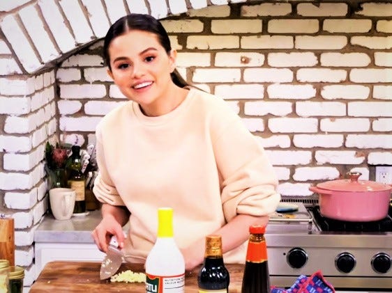 Selena Gomez Cooks up Adobo and Filipinos Gave Her A Two Thumbs Up