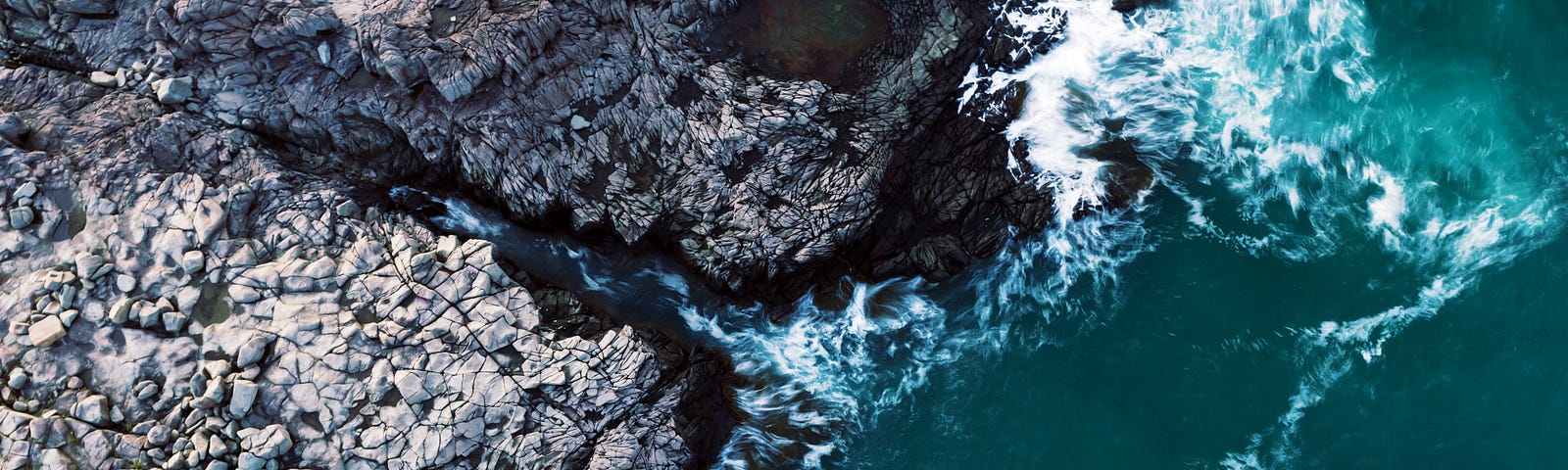 ocean waves crashing up against rocks
