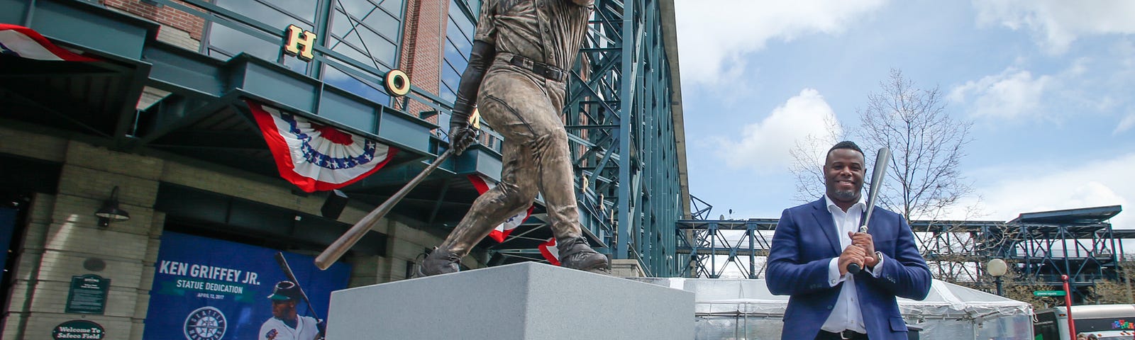 Mariners Unveil Ken Griffey Jr. Statue Outside Safeco Field, by Mariners  PR