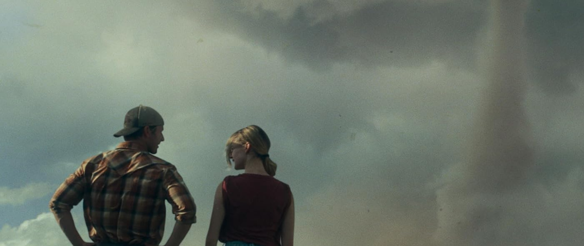 Glen Powell and Daisy Edgar-Jones and funnel cloud in “Twisters”