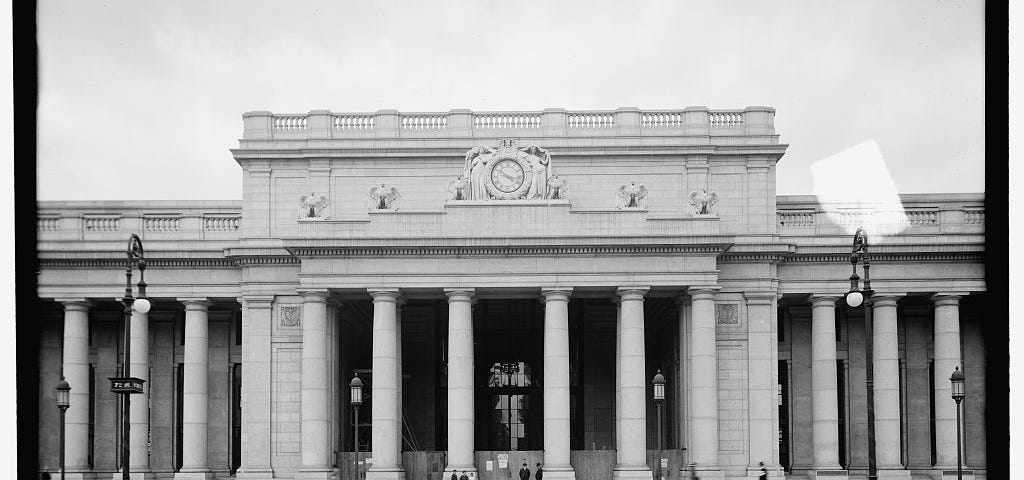 c[between 1900 and 1915]| Thirty-second Street entrance, Pennsylvania Station, New York, N.Y. | by Detroit Publishing Co., publisher | Detroit Publishing Company photograph collection (Library of Congress) | det 4a25243 //hdl.loc.gov/loc.pnp/det.4a25243