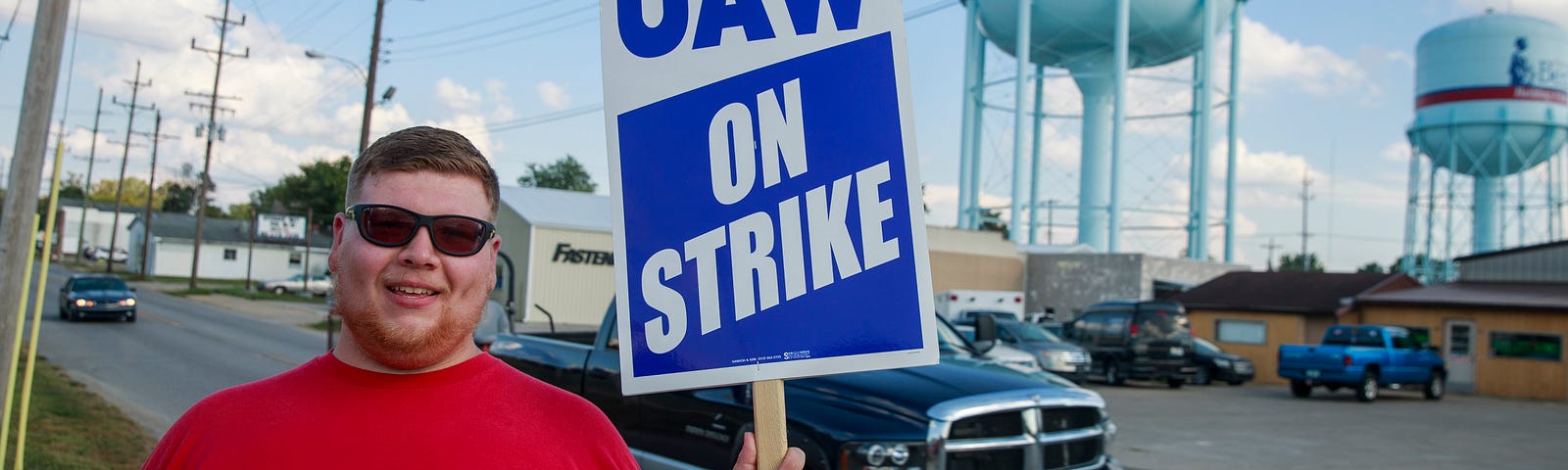 A worker from United Auto Workers Local 440 pickets at an entrance of GM’s Bedford Powertrain factory.