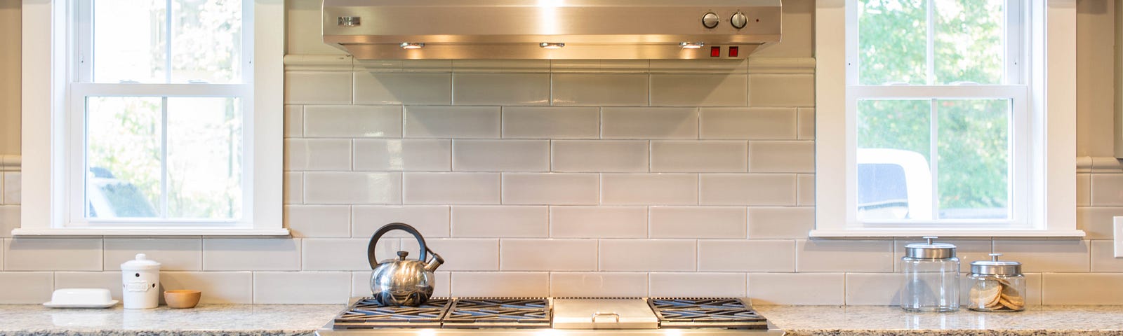 Photo of a kitchen waiting to be used.