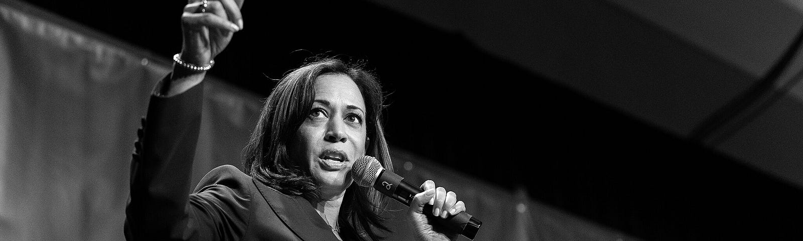 Kamala Harris in 2024 is following the Joe Biden 2020 strategy but that is “refighint the last war.” She’s not gaining ground by playing it safe. Image by Lorie Shaull via Wikimedia Commons.