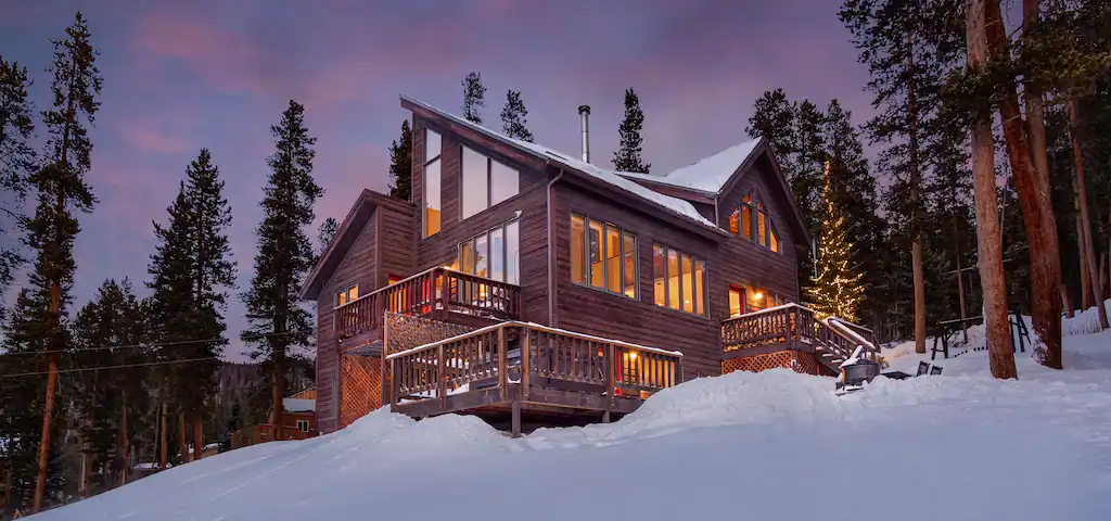 A lodge house on a snowy hill