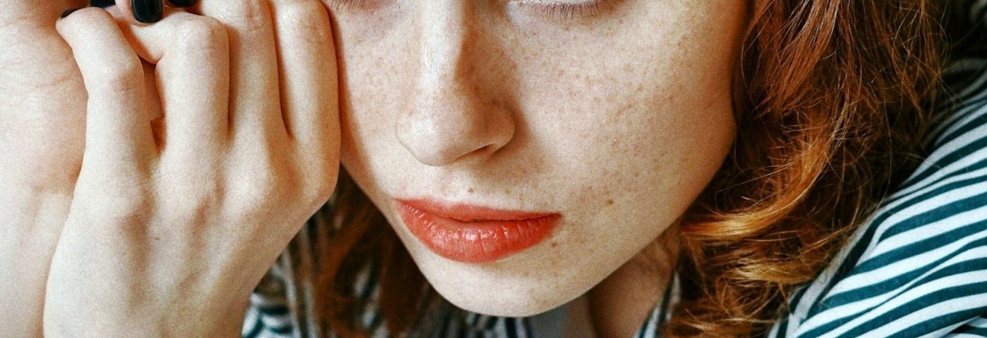 An attractive young woman with red hair and freckles