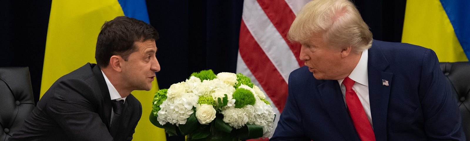 A photo of U.S. president Donald Trump and Ukrainian president Volodymyr Zelensky.