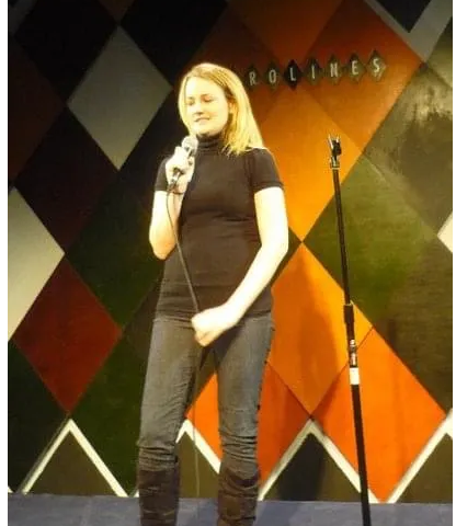 picture of the famous Kristen Stark telling hilarious jokes on stage