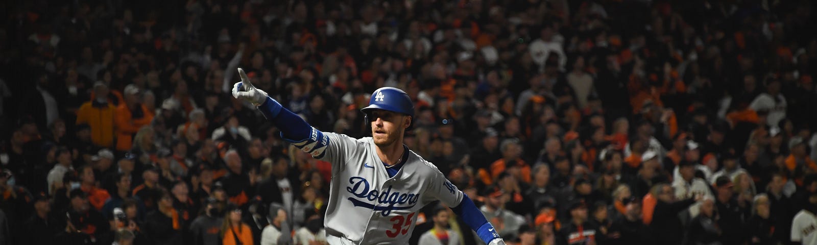 Cody Bellinger delivers Dodgers' big hit to beat Giants in NLDS