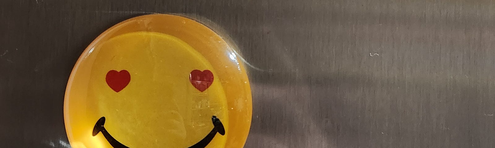 A yellow smiley face emoji with red hearts for eyes, happy you are being in your input time!