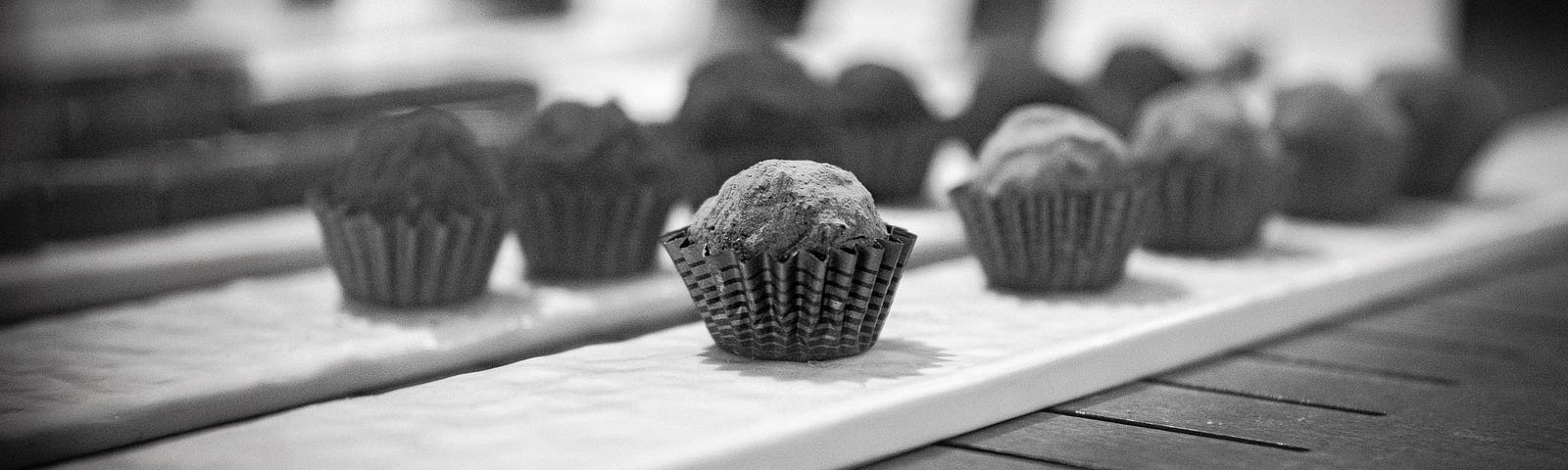 Black and white photo of a matcha-dusted creamy chocolate bonbons from Fous-Desserts.