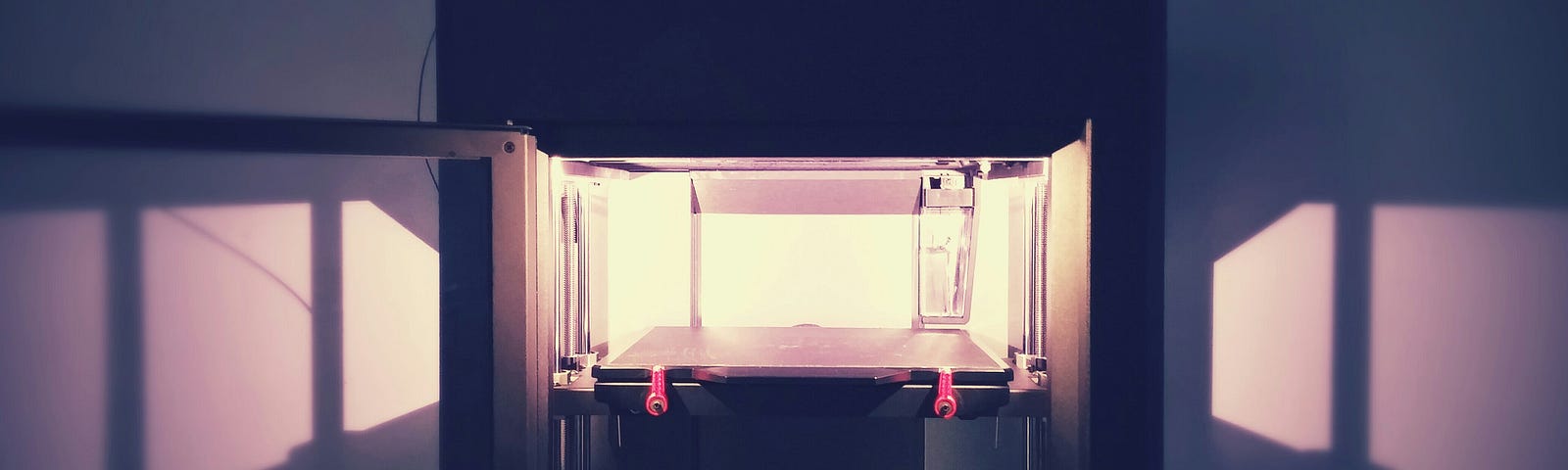 A photo of a 3d printer.