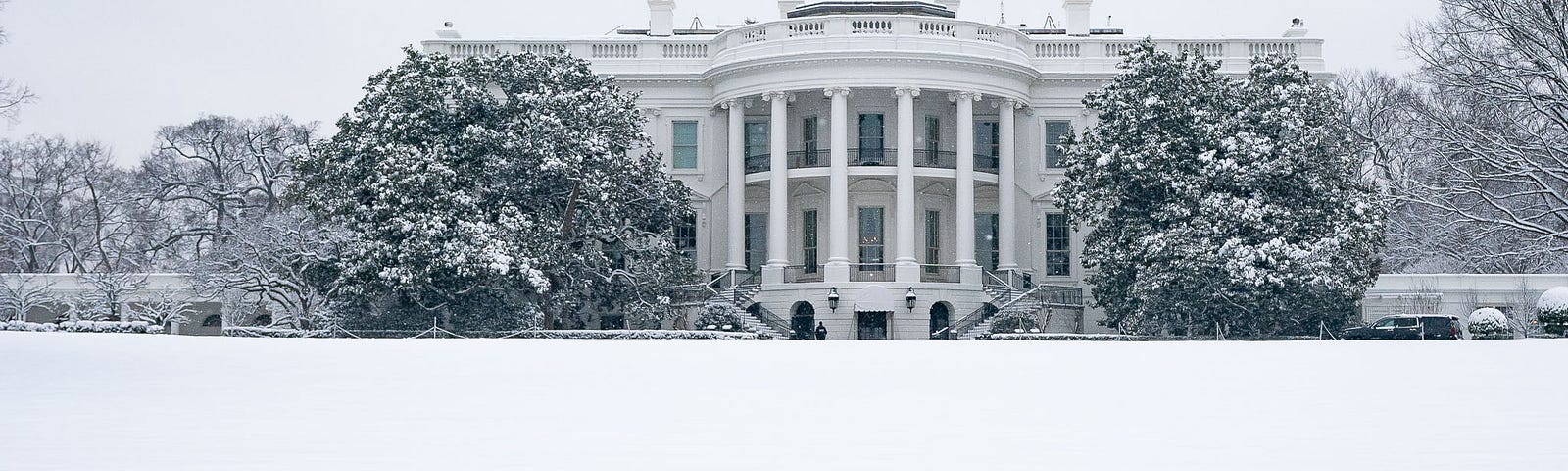 Photo of the White House covered in snow, January 2019