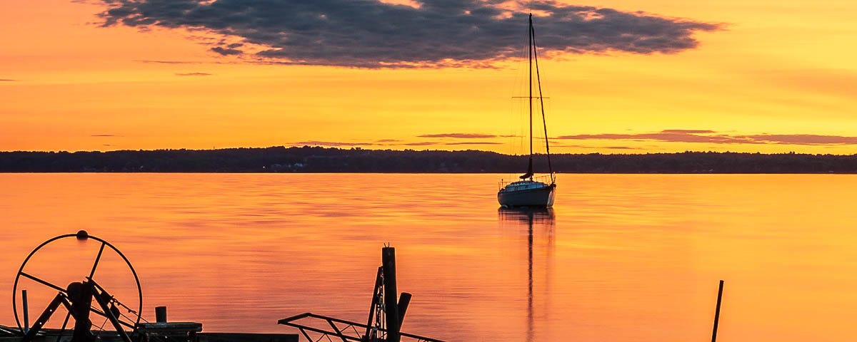 An image of a sailboat on a lake, with well-exposed dark areas and bright areas.