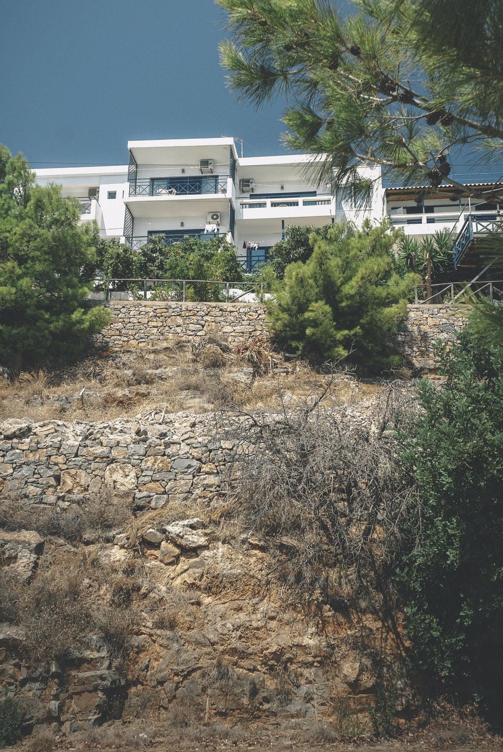 Tiered retaining walls for a house on a hill