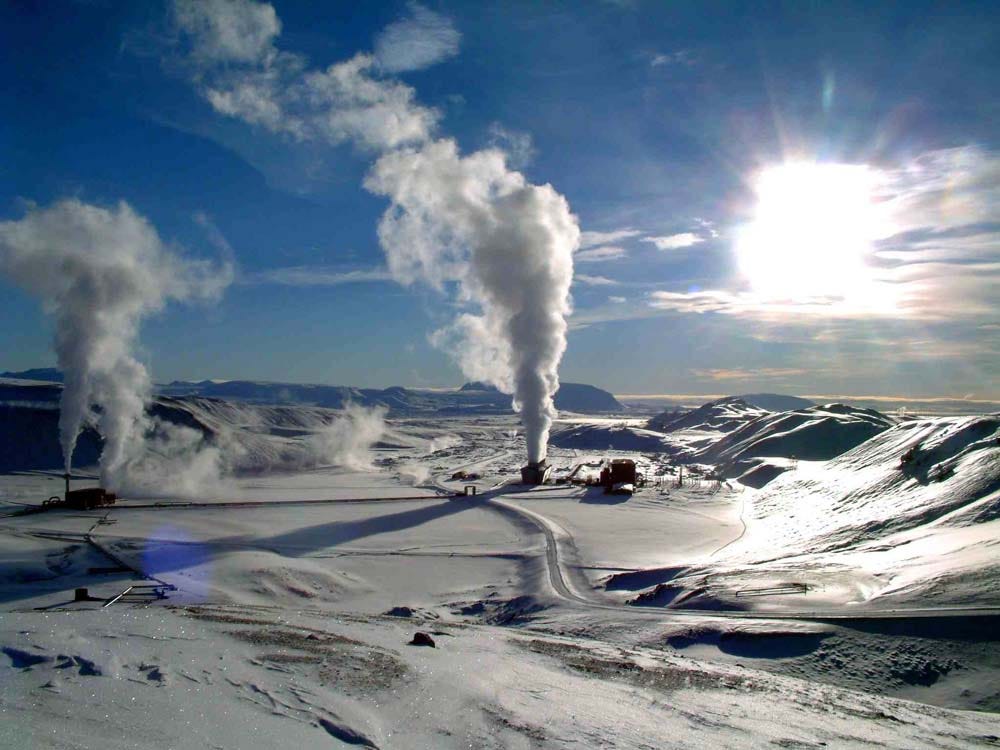 krafla_geothermal_power_station_2