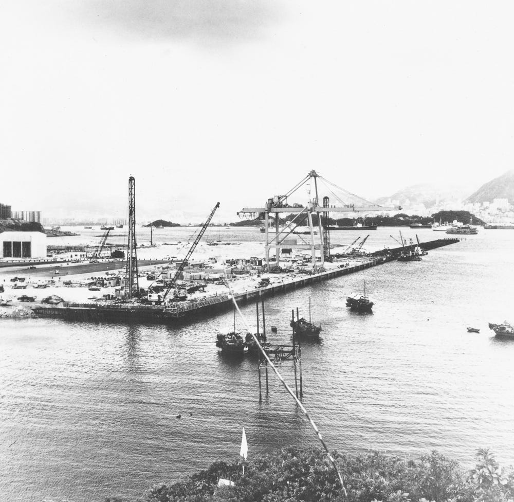 葵涌貨櫃碼頭一號泊位填海工程，攝於1970年代初