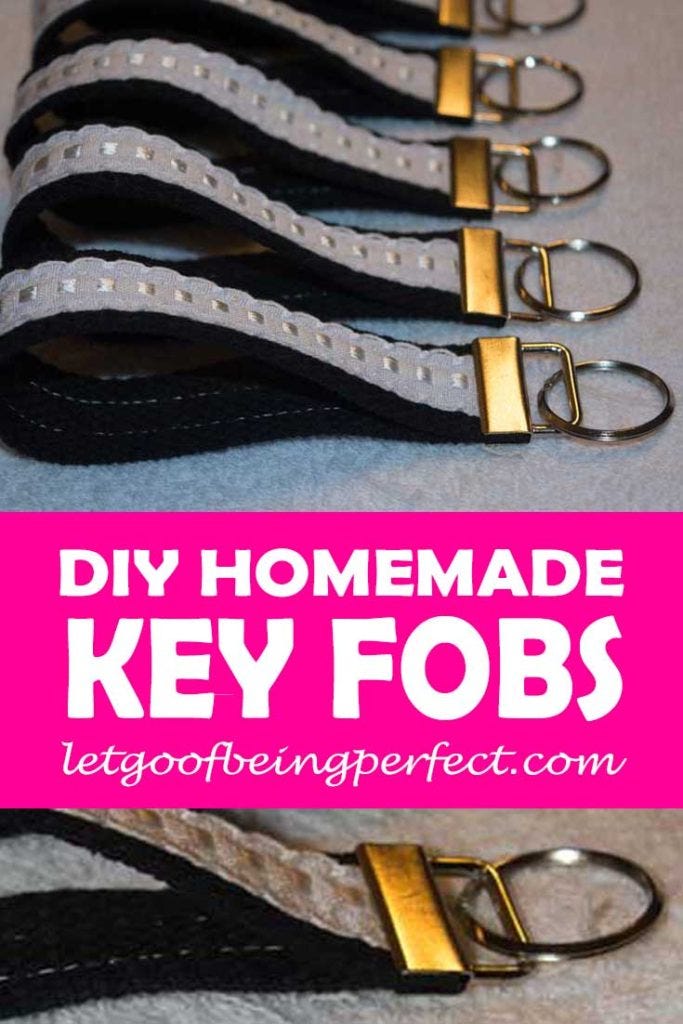DIY Key Fobs wristlets. Easy step-by-step sewing tutorial. You can make a no-sew version using fabric glue, too. #crafting #crafts