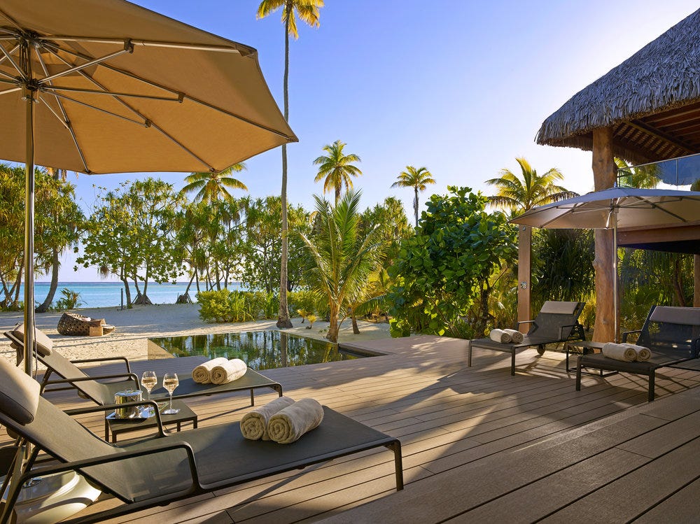 Plunge pool & outdoor living area