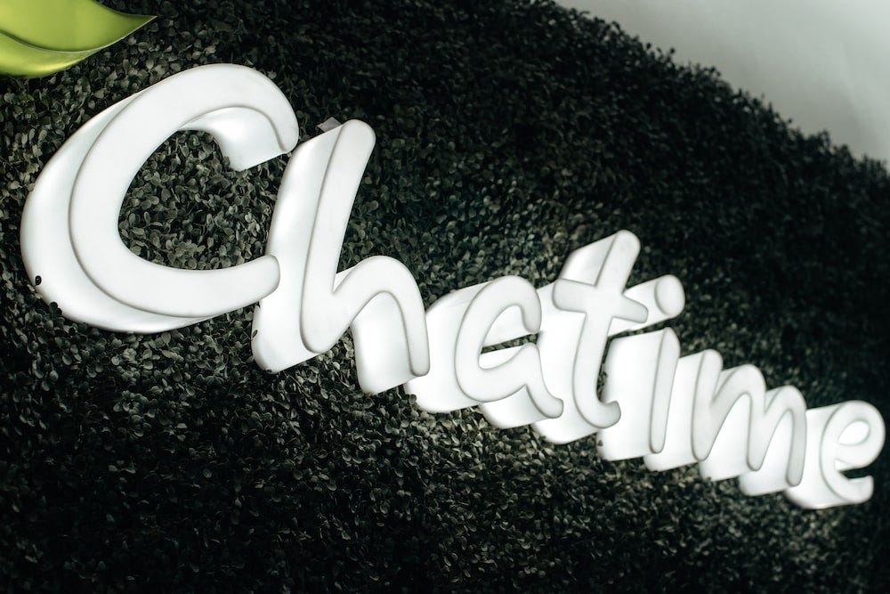 Neon sign saying ‘Chatime’