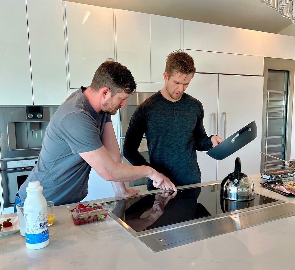 Parabol Exco team figuring out stovetop at AirBnB on retreat