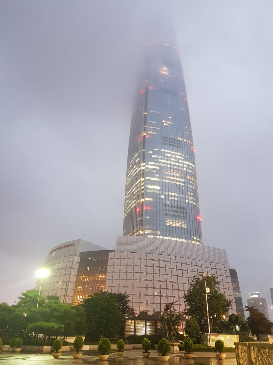 places to visit in seoul - lotte world tower