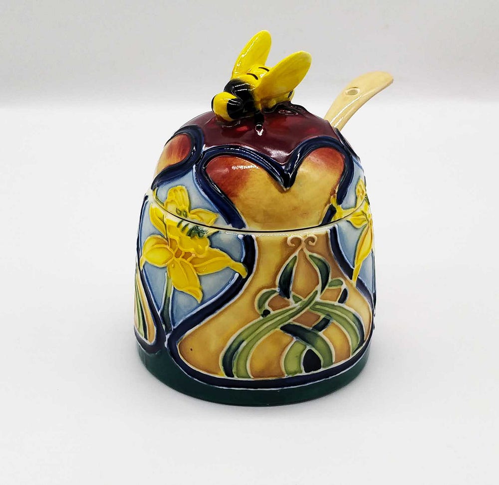 honey pot with bee and spoon by tuptonware.com