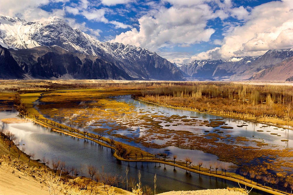 Huna autumn tout-https://hunzaadventuretours.com/tour/hunza-valley-autumn-tour/