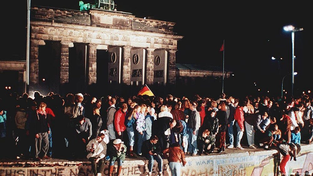 Alemanes celebrando la reunificación (1990)