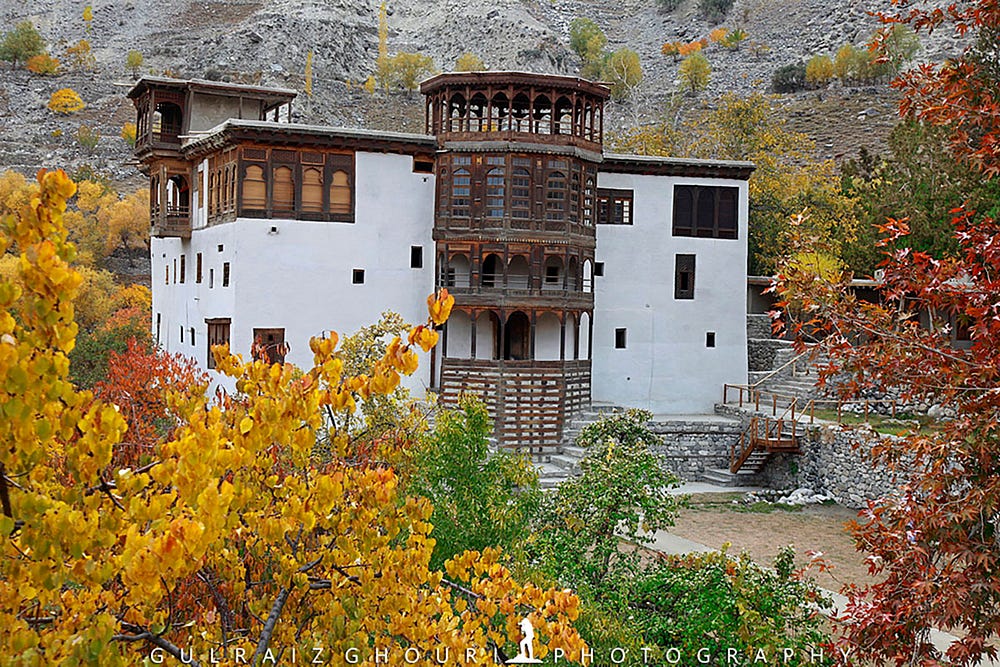 http://www.hunzaadventuretours.com.pk/autumn_tour_skardu_baltistan.html